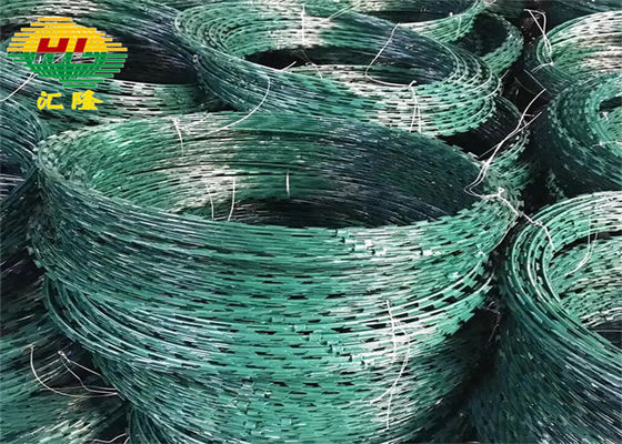 Il PVC verde di anticorrosivo ha ricoperto il filo spinato a fisarmonica 1400-1500MPA