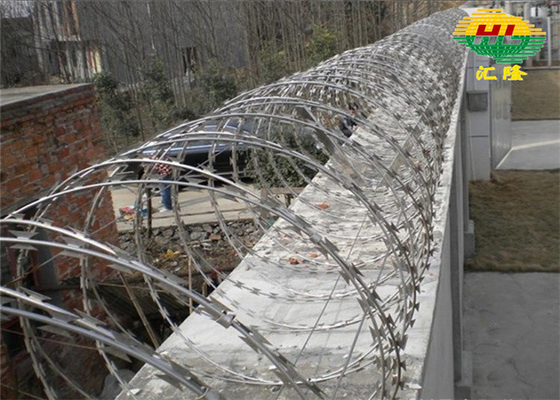 BTO-16 Conertina Razor Wire Security Galvanized For Defense Installazioni di sicurezza temporanee
