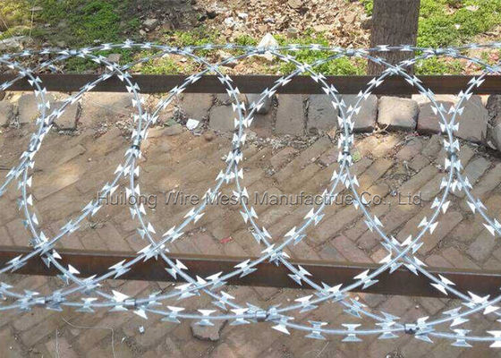 livello di alta sicurezza piano di Hot Dipped Galvanized del recinto di filo metallico del rasoio della lama di 0.5mm